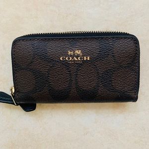 SOLD Coach Zip Card Wallet
